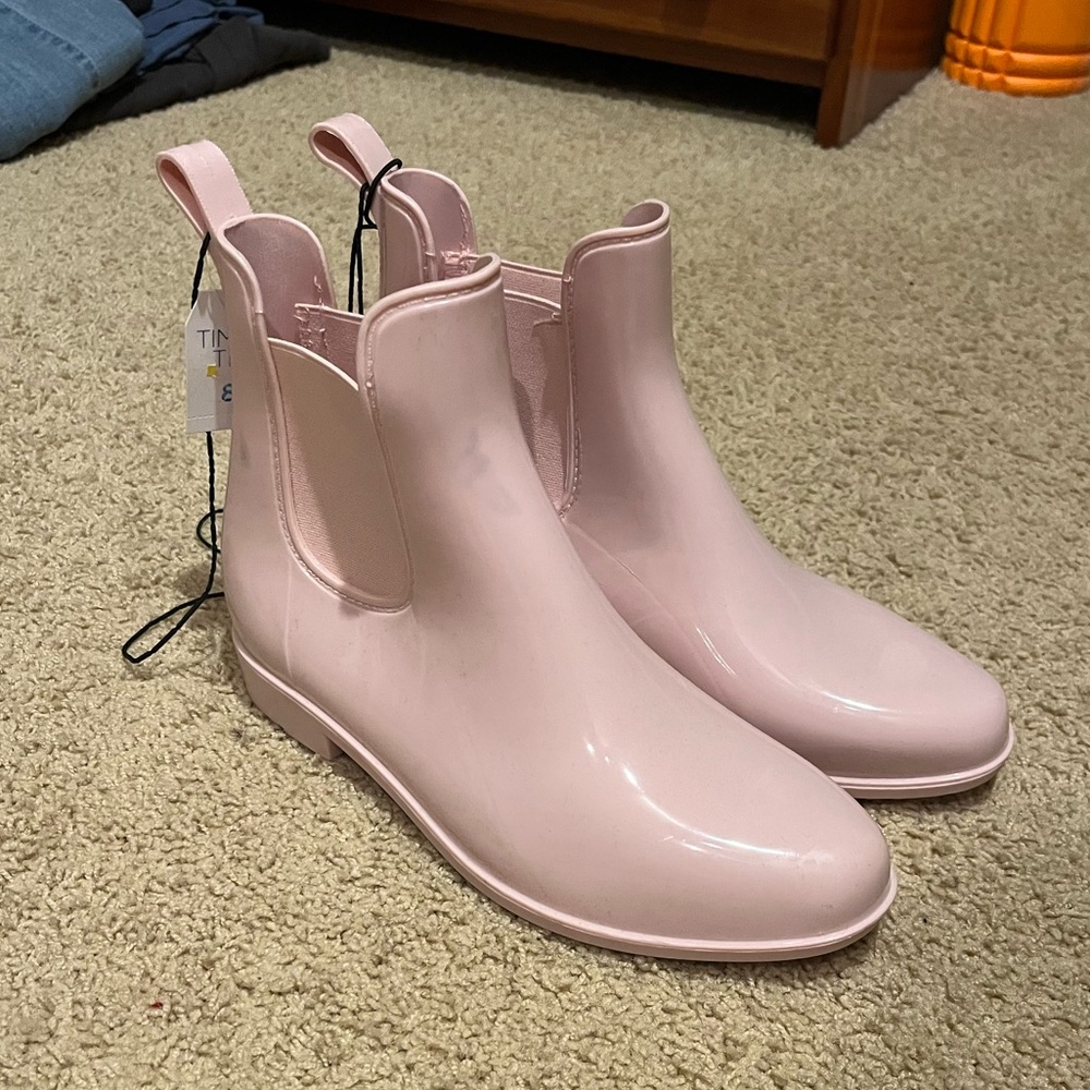 Women’s Pink Rainboots